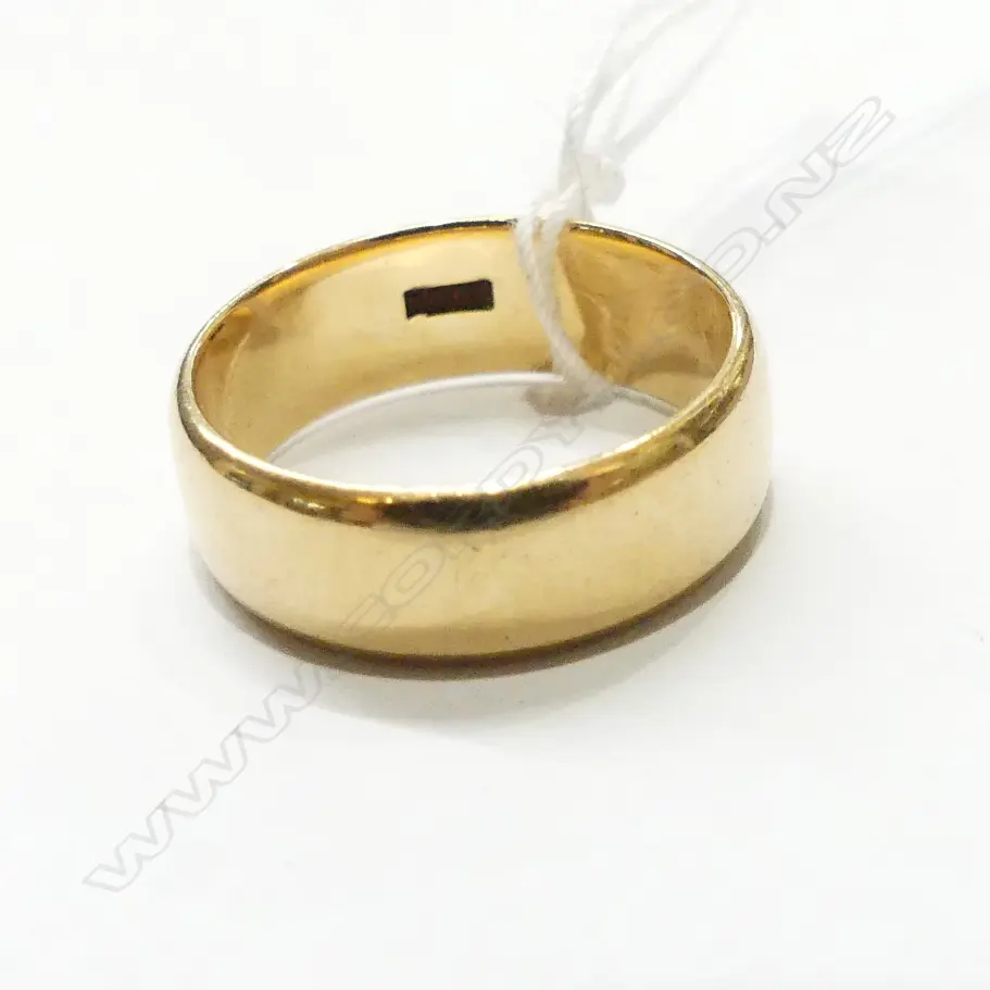  18ct GOLD WEDDING RING 5.31gm Image 1++