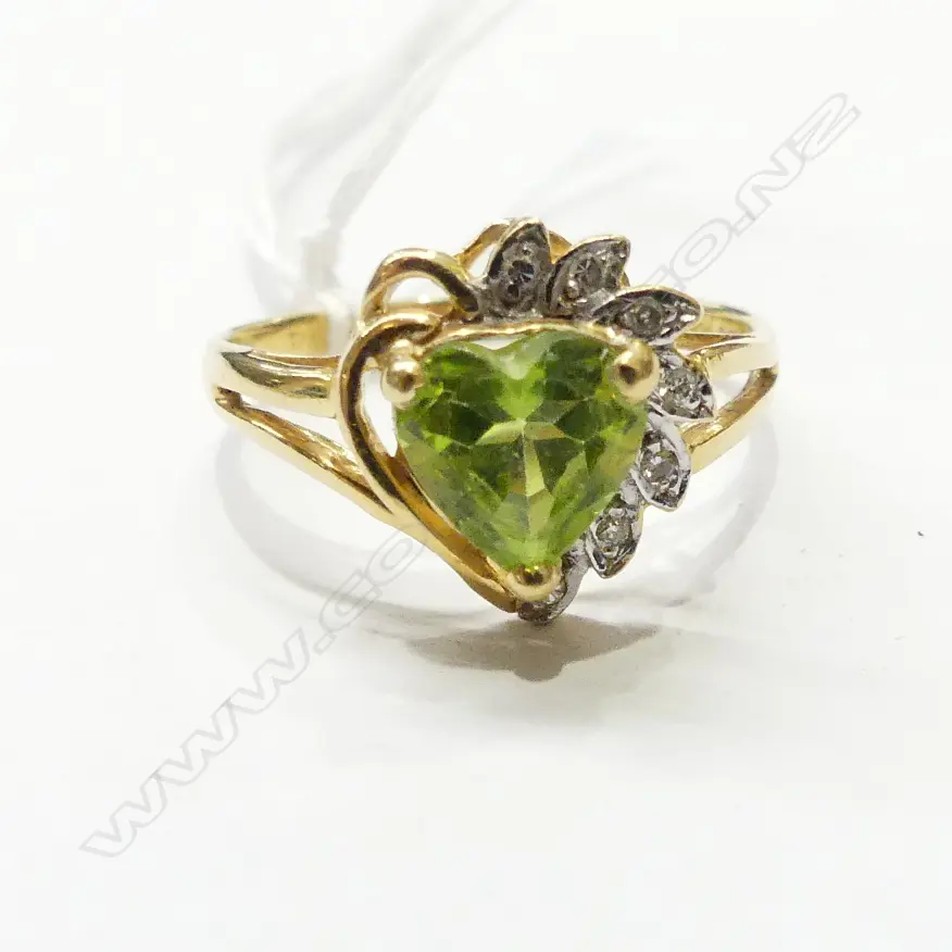 18CT PERIDOT RING 2.4GMS Image 1++
