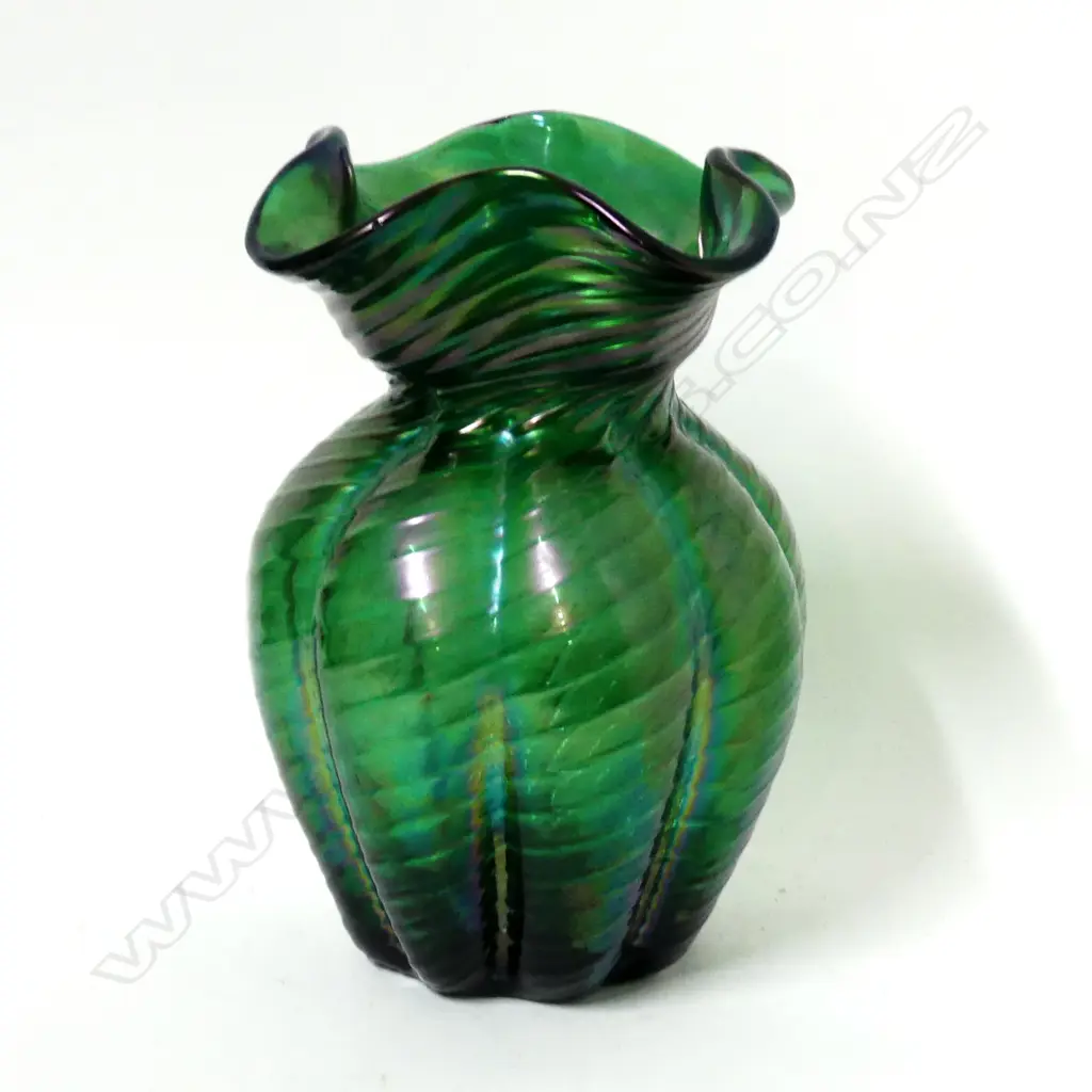 An Art Glass vase Image 1++