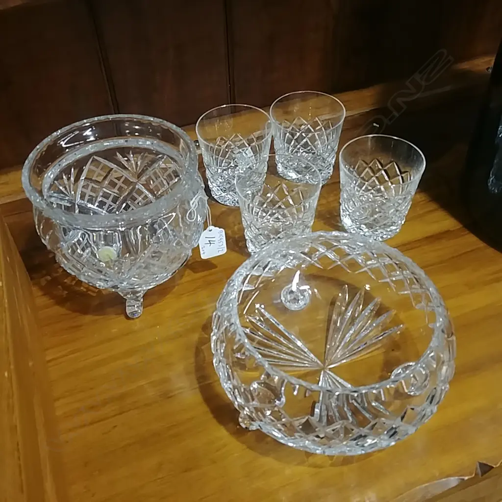 2 CRYSTAL BOWLS & 4 WHISKY GLASSES Image 1++