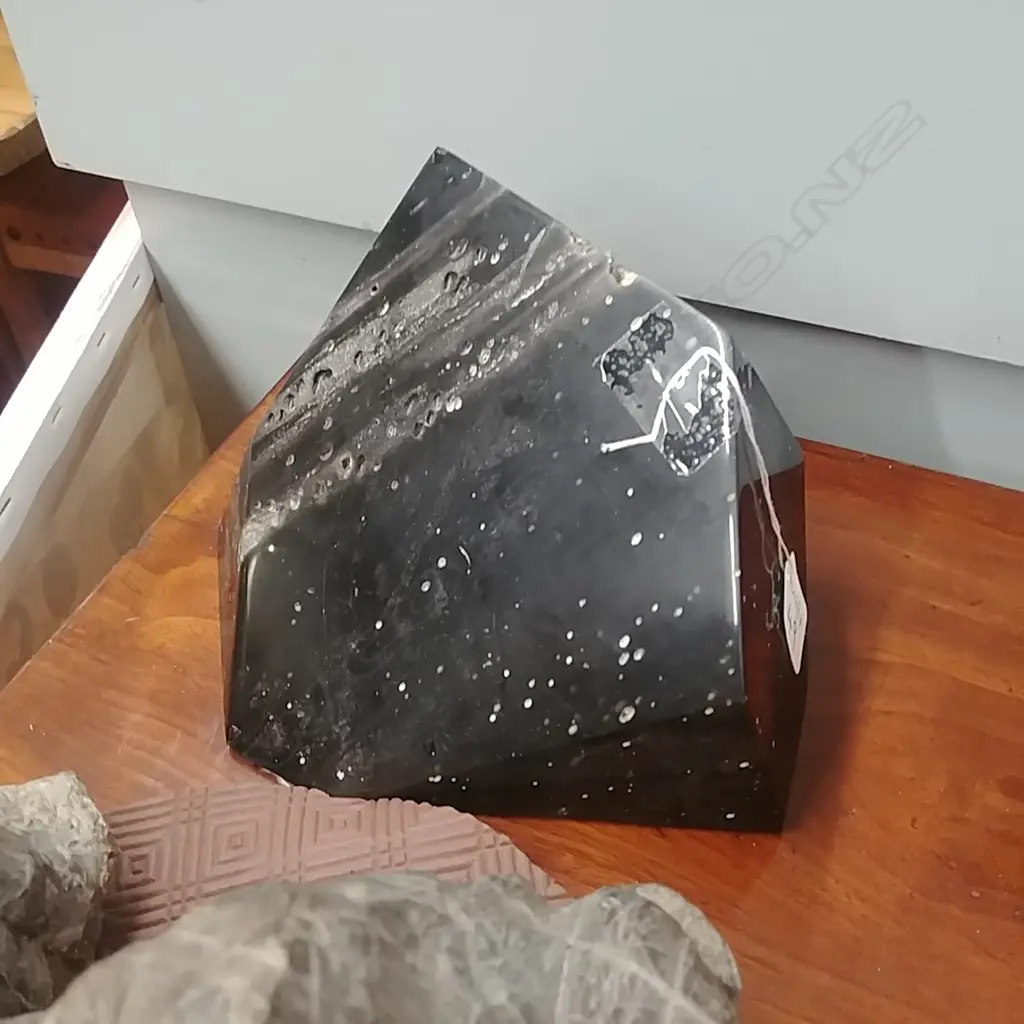 OBSIDIAN SPECIMEN  Image 1++