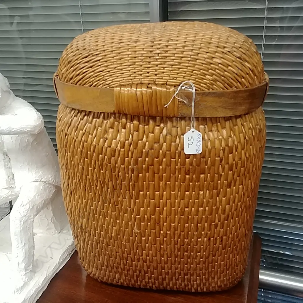 WOVEN CANE BASKET LIDDED Image 1++