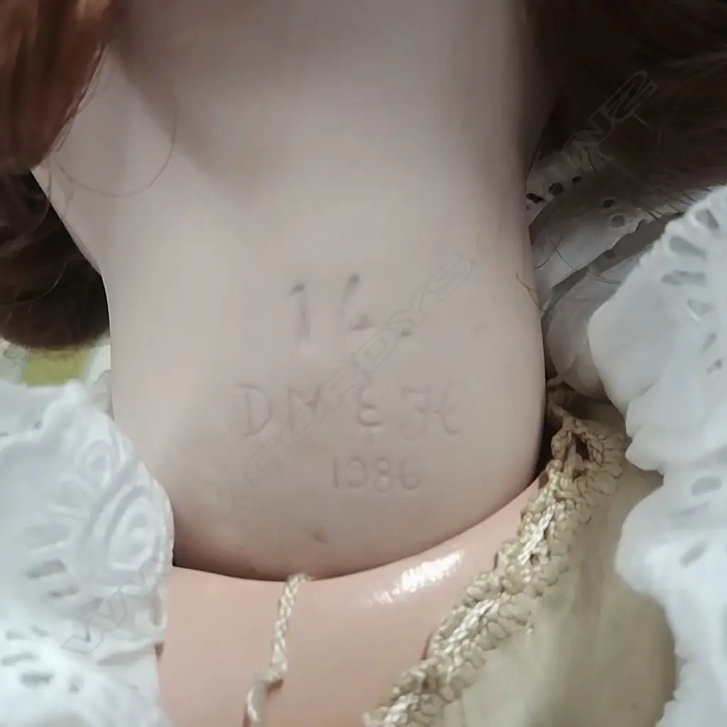 LARGE CHINA DOLL Image 1++