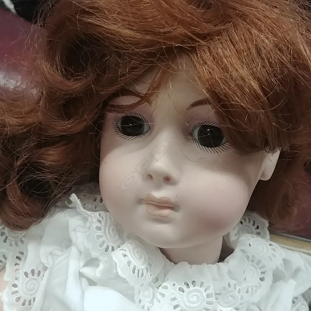 LARGE CHINA DOLL Image 1++