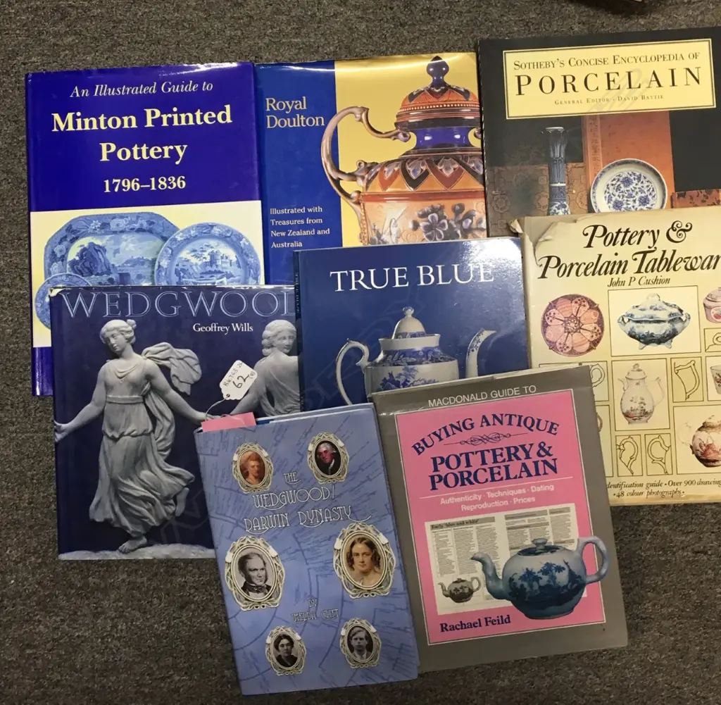 8 POTTERY & PORCELAIN REFERENCE BOOKS - WEDGWOOD, DOULTON ETC Image 1++