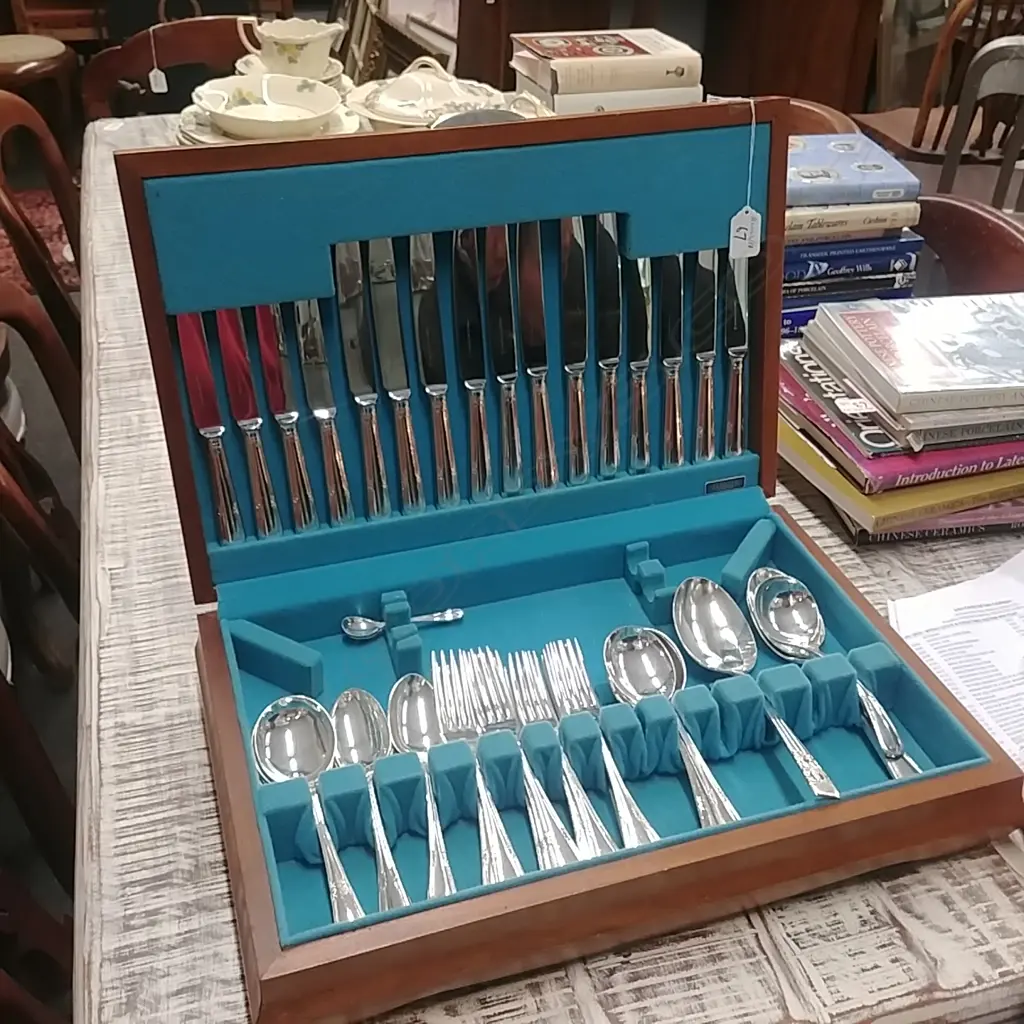CANTEEN OF CUTLERY Image 1++