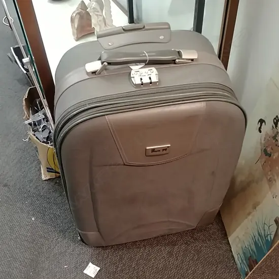 3M SUITCASE