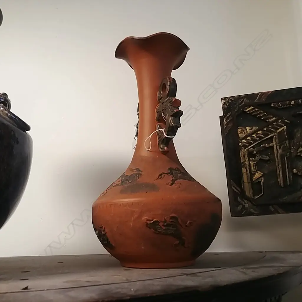 CHINESE TERRA COTTA VASE Image 1++