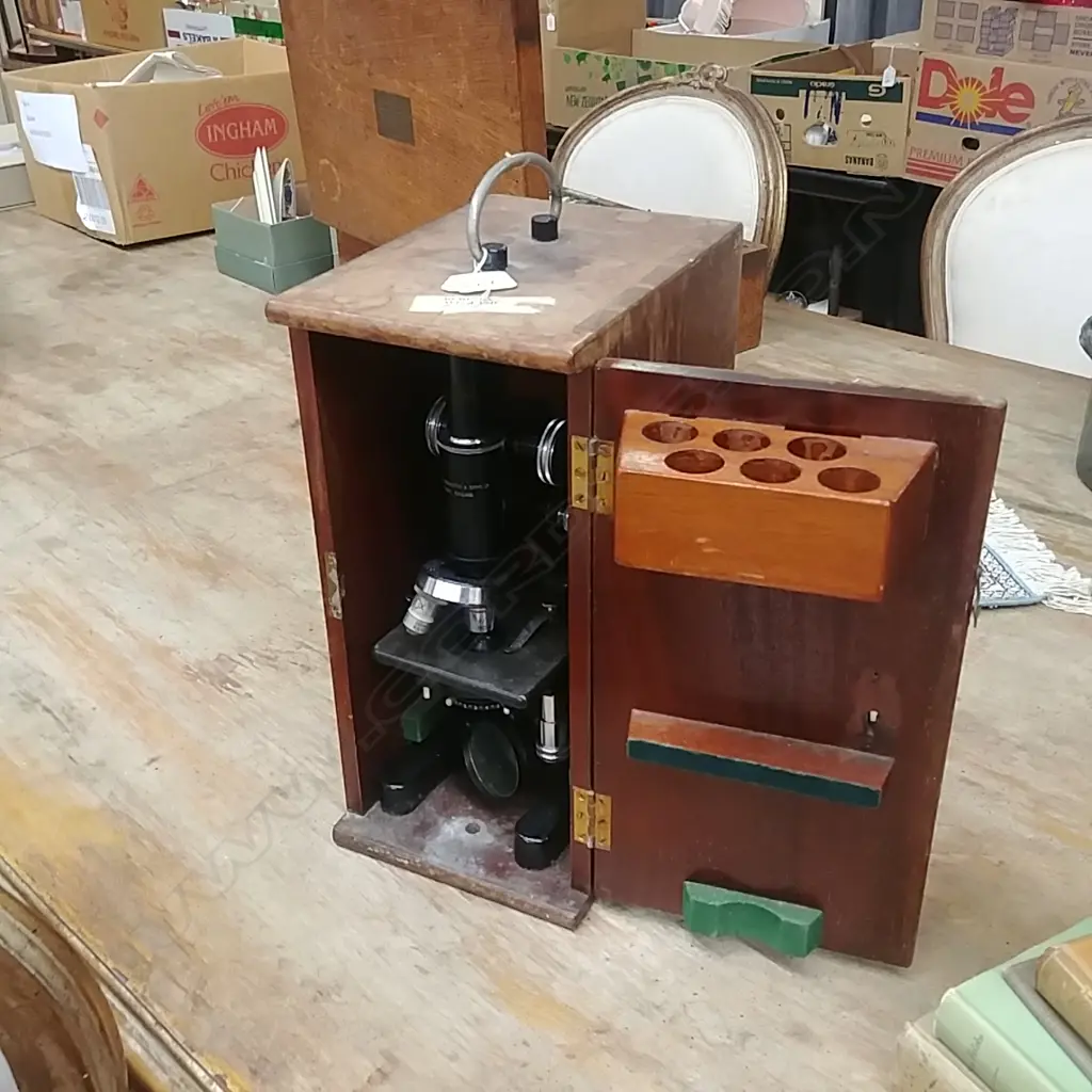 VINTAGE COOKE TROUGHTON & SIMMS MICROSCOPE, BOXED Image 1++