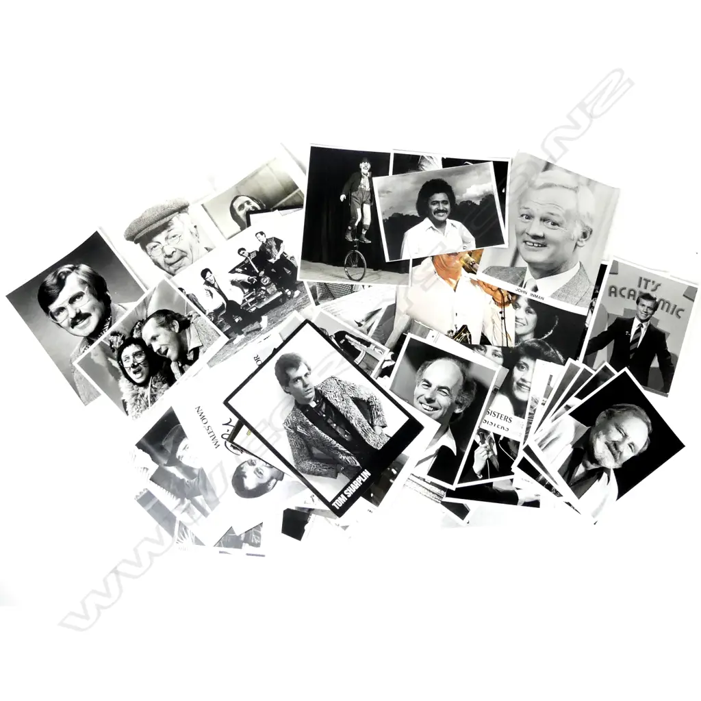 A collection of various stereoscope cards and postcards Image 1++