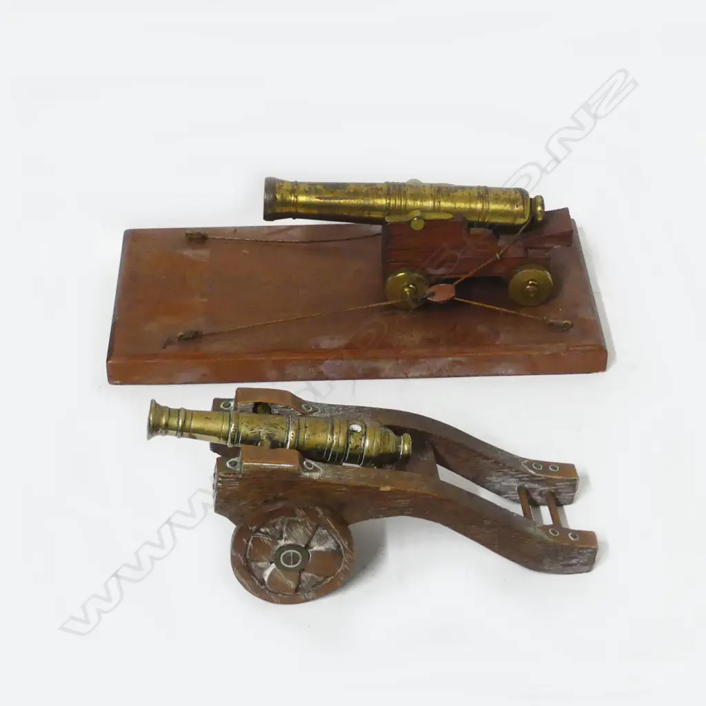 Two miniature brass 'desk cannons' Image 1++