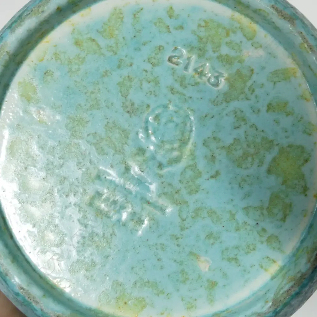 A Lancastrian pottery vase Image 1++