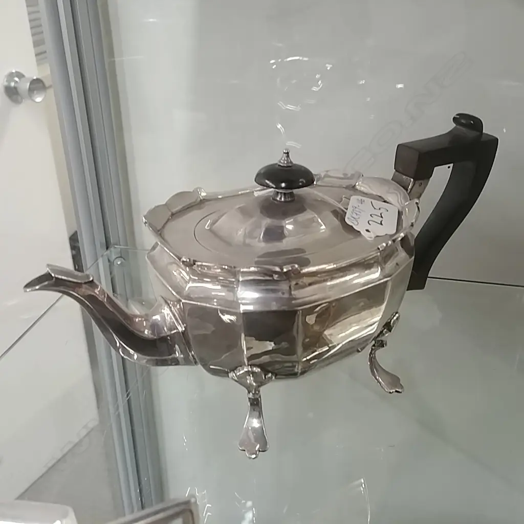 A silver teapot Image 1++