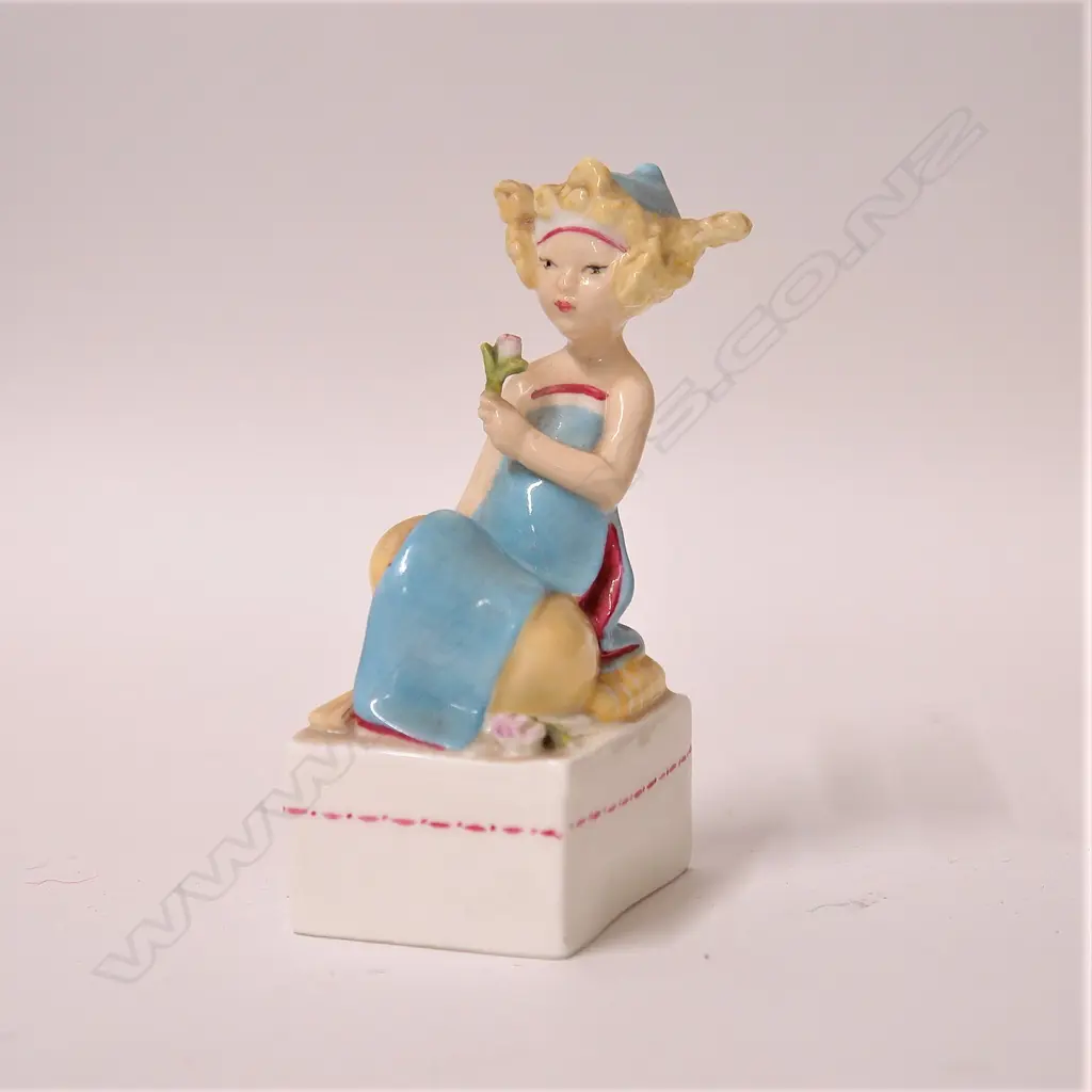 A 1920s Royal Worcester 'Magnolia Bud' figurine Image 1++