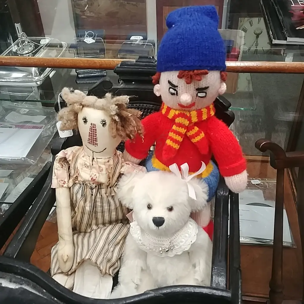 EDWARDIAN HIGHCHAIR & 3 DOLLS Image 1++