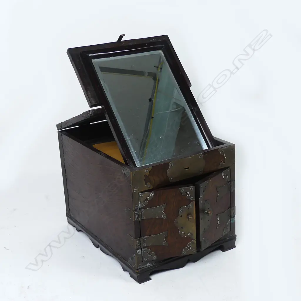 A Japanese small brass bound and wood jewellery/vanity box Image 1++