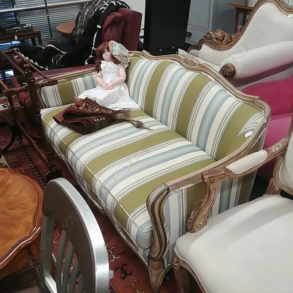 FRENCH STYLE  2 SEATER COUCH Image 1++