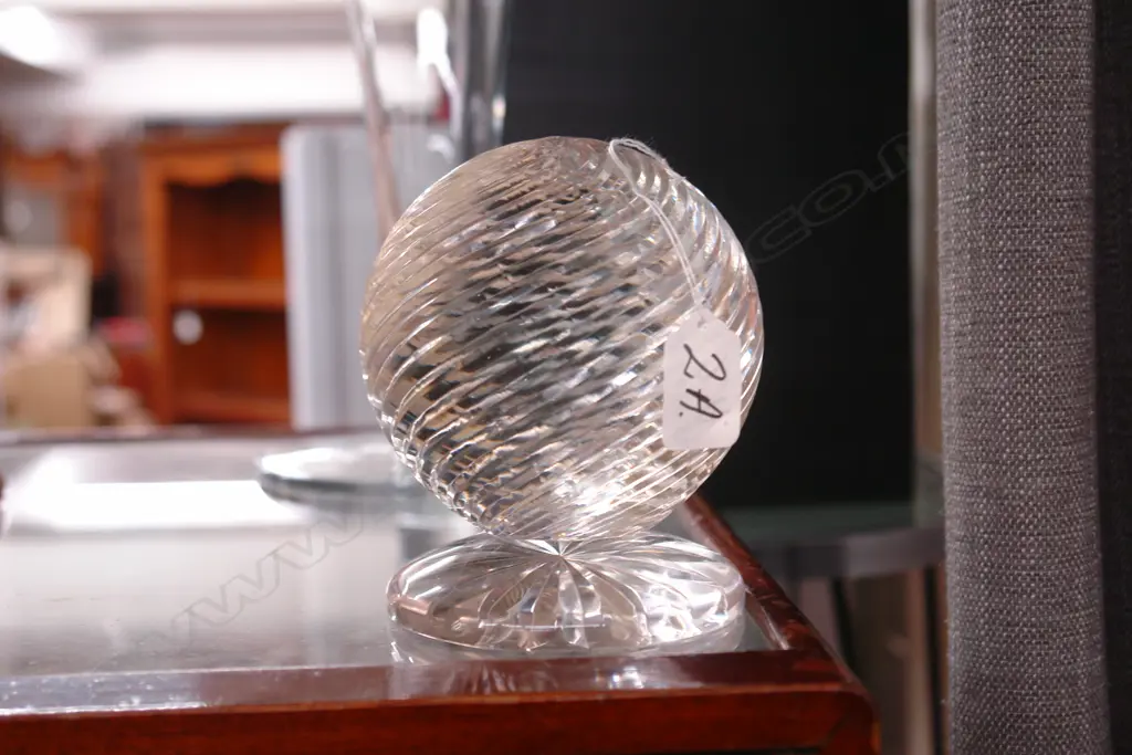 CRYSTAL SPIRAL RIBBED SPHERE PEDESTAL BASE Image 1++
