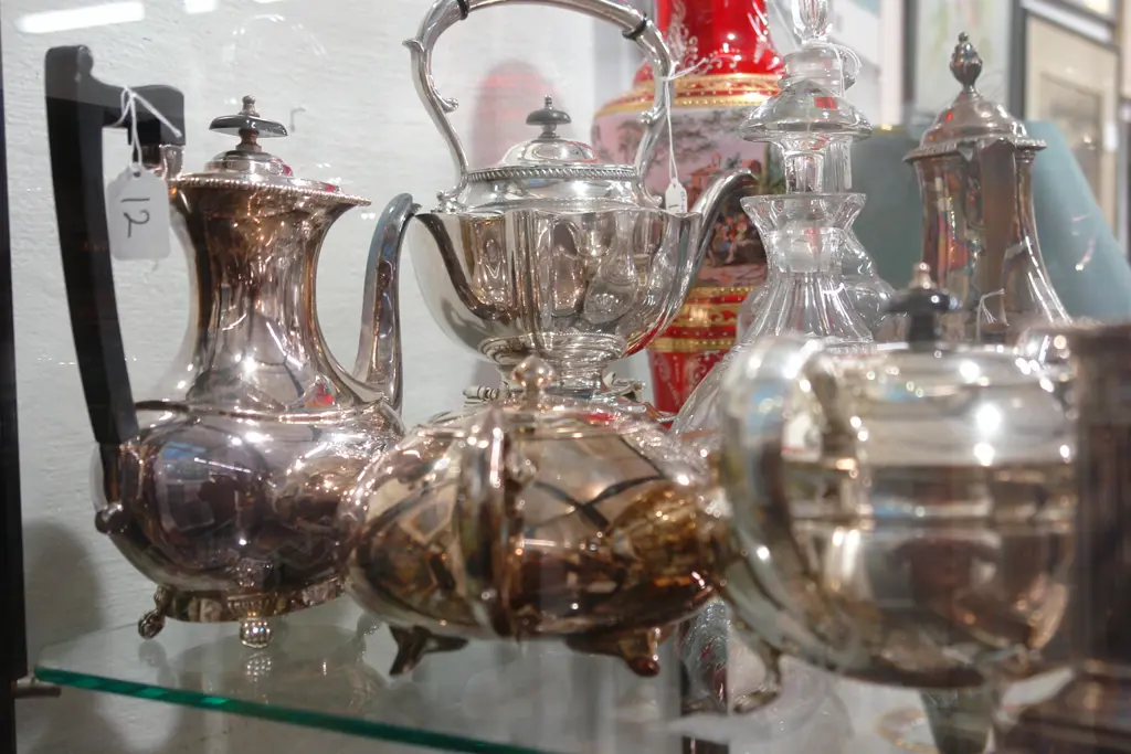 2 EP TEAPOTS & COFFEE POT Image 1++