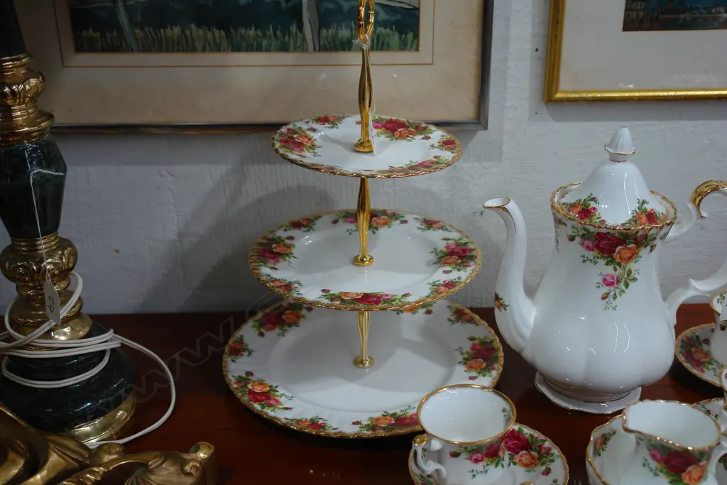 R/ALBERT OCR 3 TIER CAKE STAND Image 1++