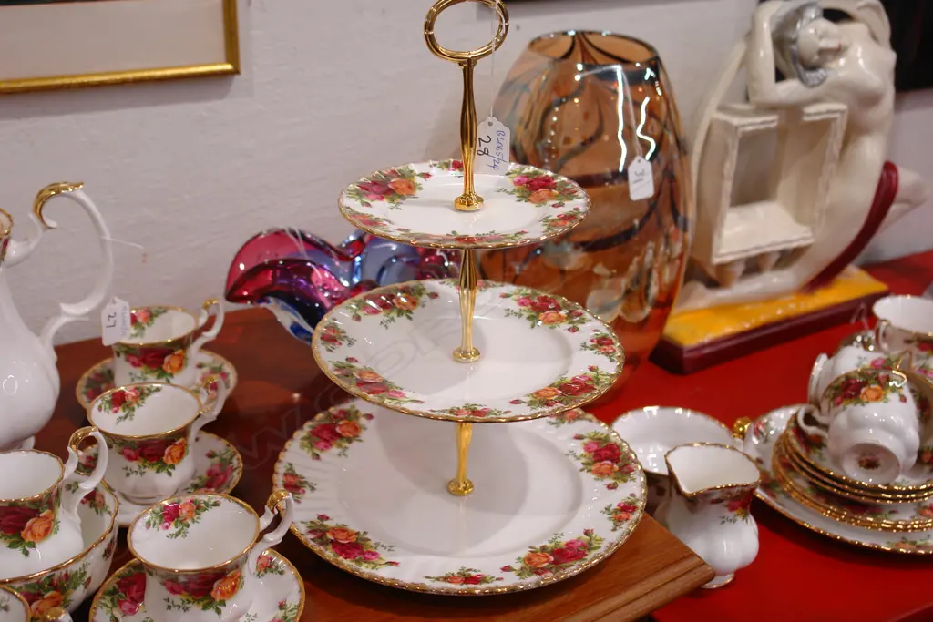 R/ALBERT OCR 3 TIER CAKE STAND Image 1++