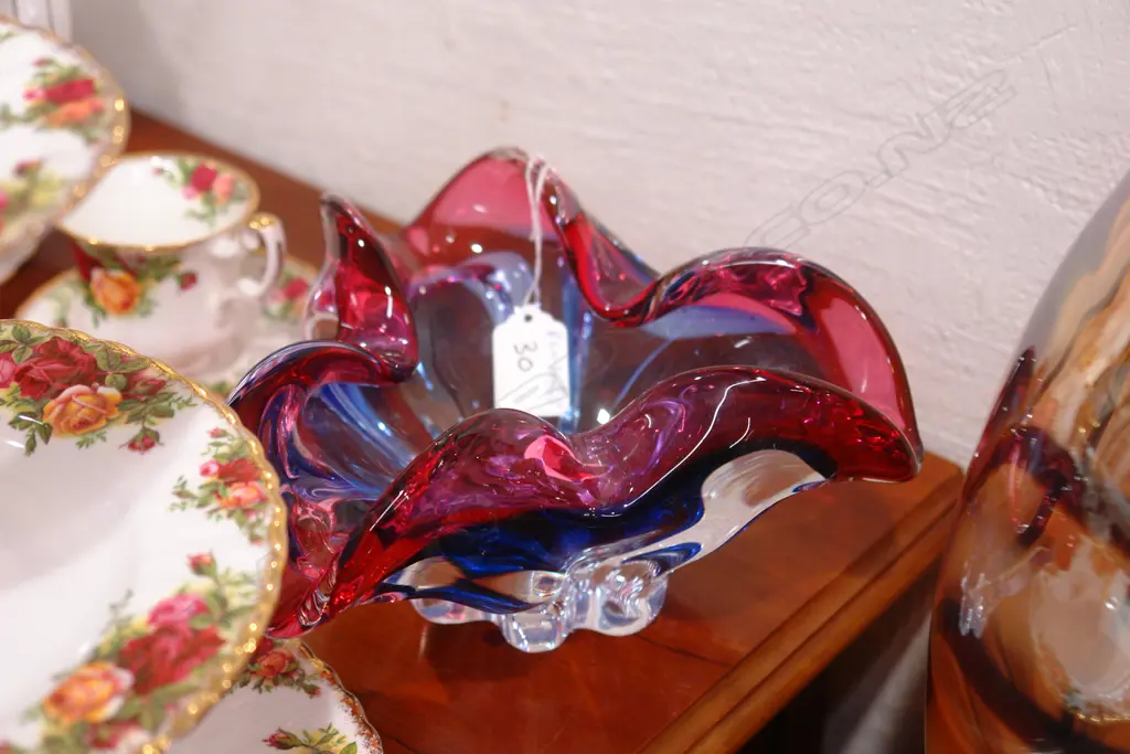 ART GLASS BOWLS ETC Image 1++
