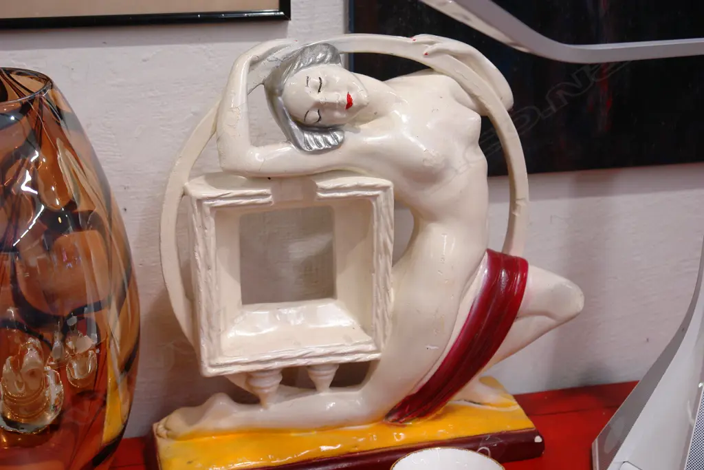 ART DECO DISPLAY FIGURE Image 1++