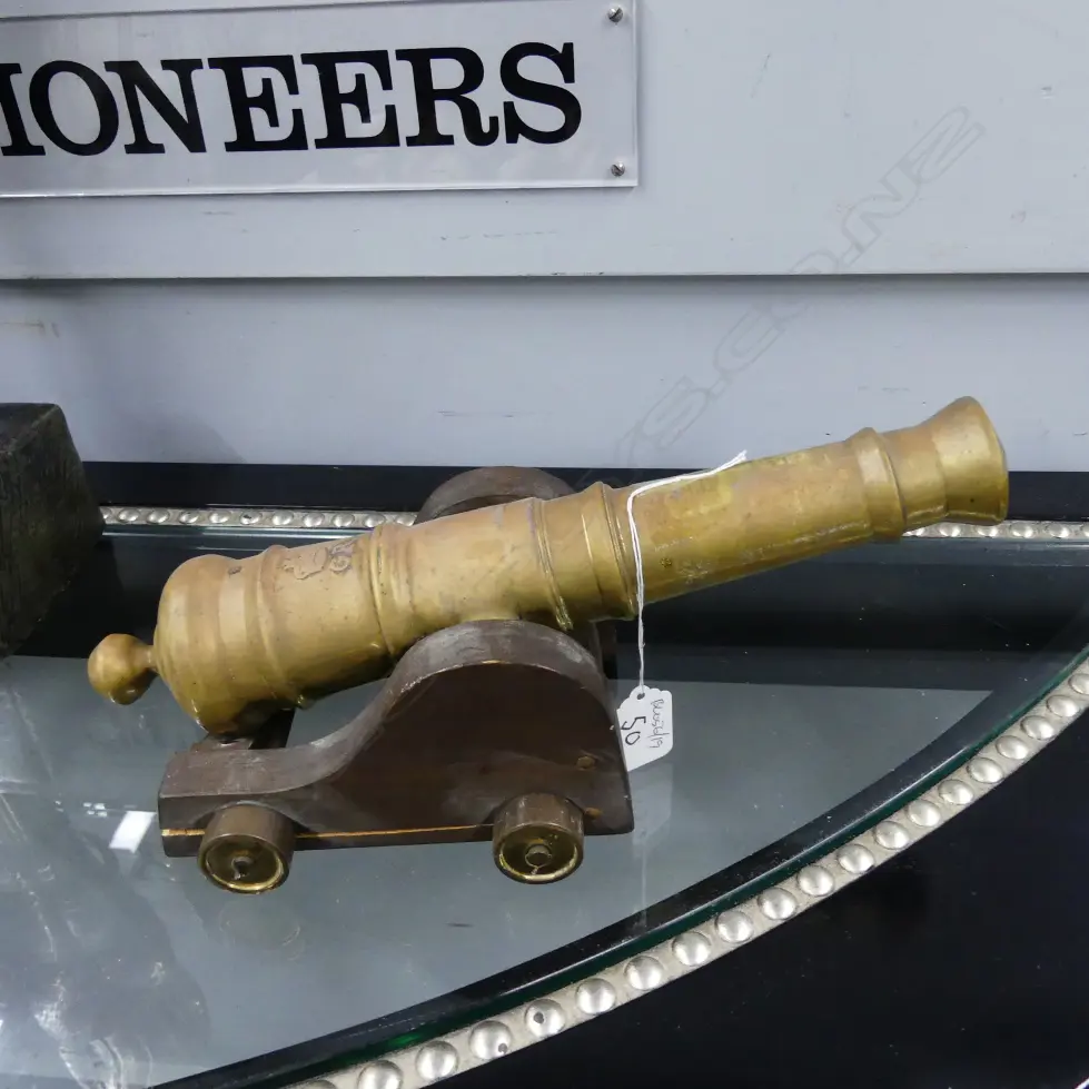 BRASS MINIATURE CANNON Image 1++