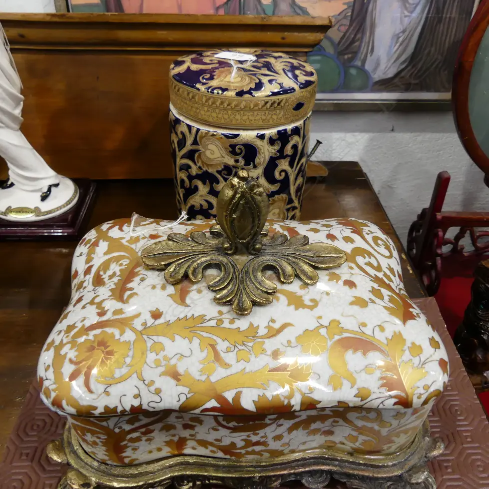 2 PORCELAIN BOXES Image 1++
