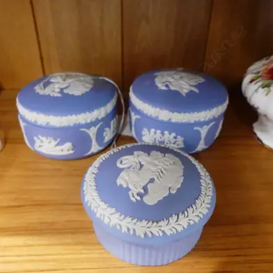 W/WOOD J/WARE 3 TRINKET BOXES Image 1++