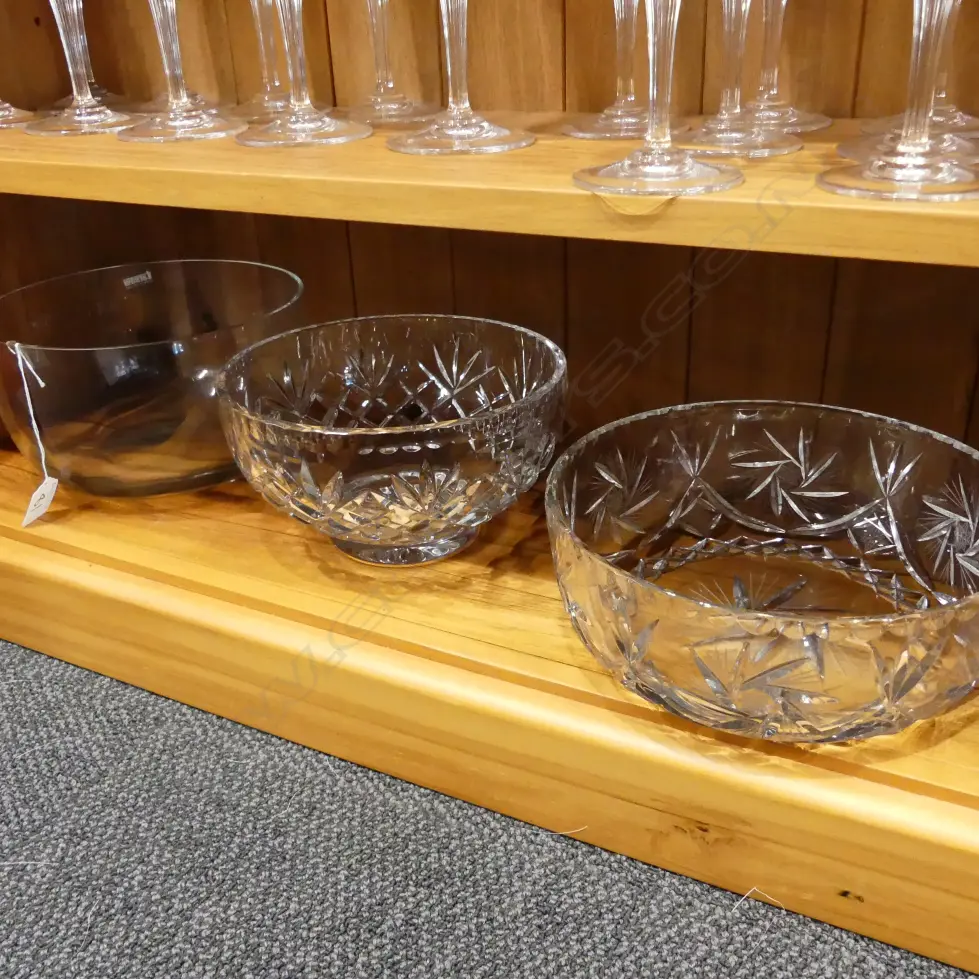3 GLASS BOWLS  Image 1++