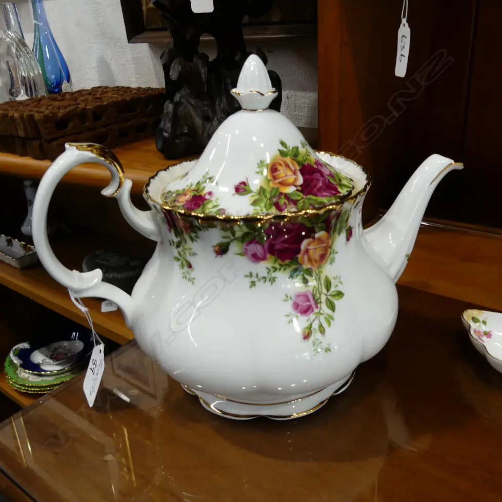 R/ALBERT OCR LARGE TEA POT Image 1++