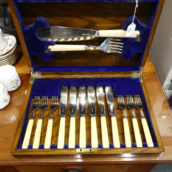 CASED SET OF FISH KNIVES AND FORKS