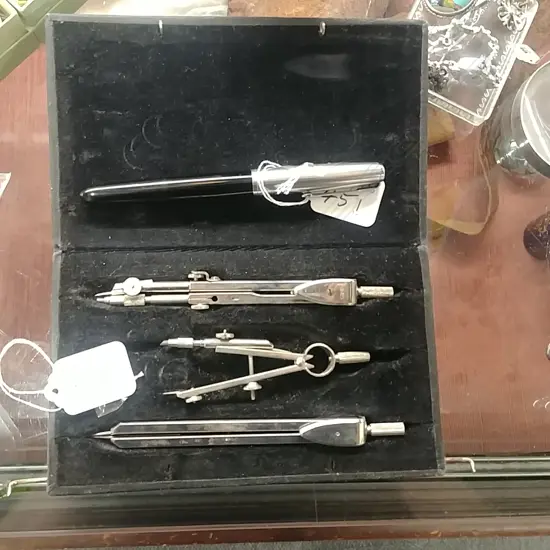 CASED DRAGHTMANS SET & FOUNTAIN PEN