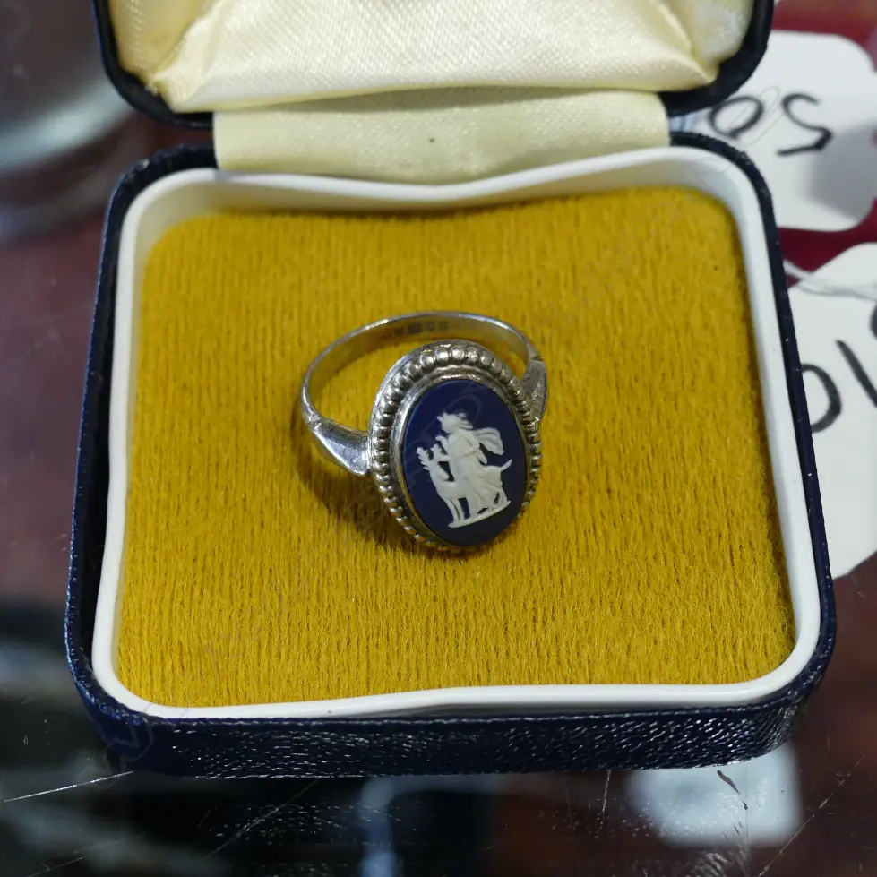 W/WOOD J/WARE RING BOXED Image 1++
