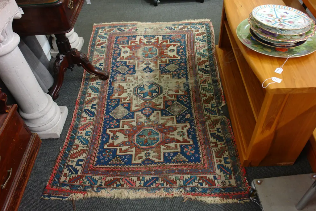 ANTIQUE PERSIAN RUG SHOWING SOME WEAR Image 1++
