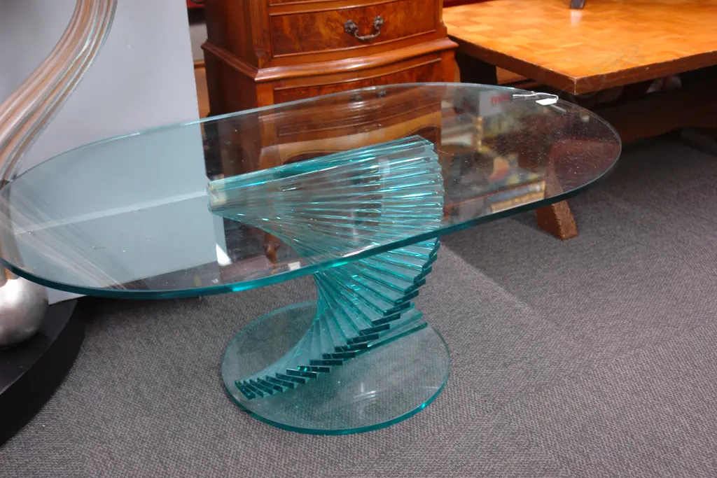 GLASS OVAL COFFEE TABLE Image 1++