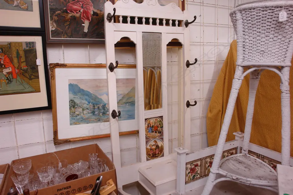 PAINTED COLONIAL HALLSTAND Image 1++