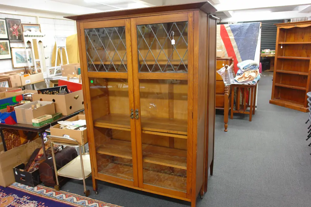 OAK 1920'S TALL DISPLAY CABINET LEAD LIGHT Image 1++
