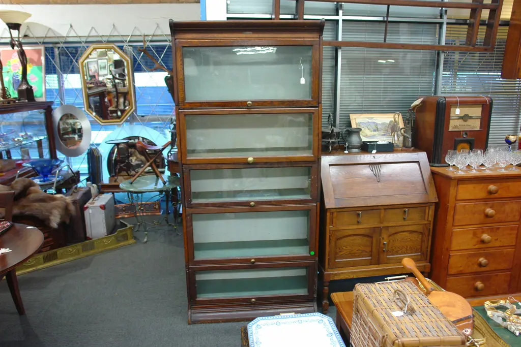 GLOBE WERNICKE TYPE  GLAZED BOOKCASE C1910 Image 1++