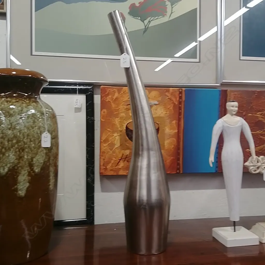 MODERN METAL VASE  Image 1++