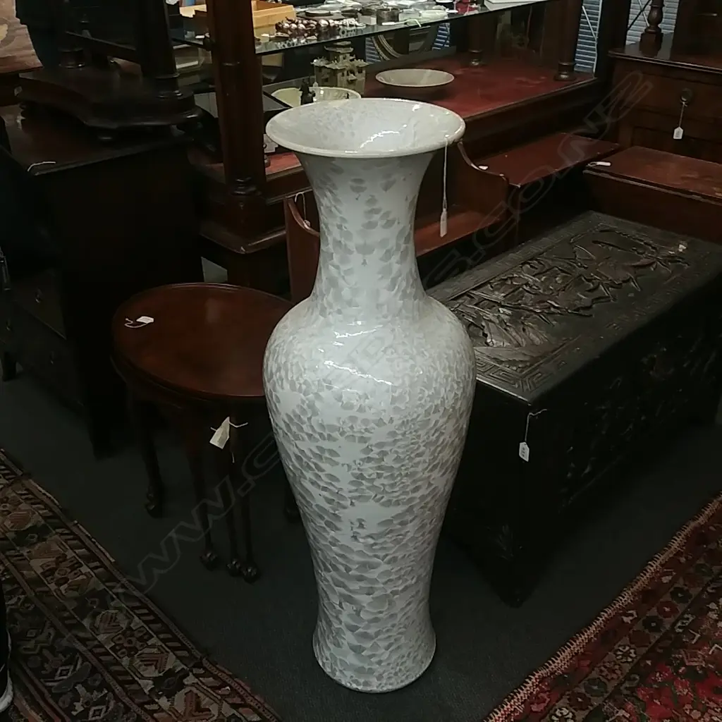 LARGE WHITE GLAZE FLOOR VASE Image 1++