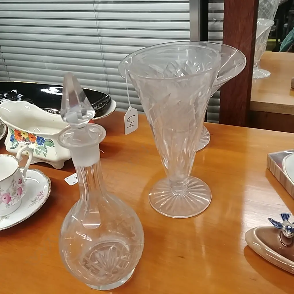 2 CRYSTAL VASES +DECANTER  Image 1++
