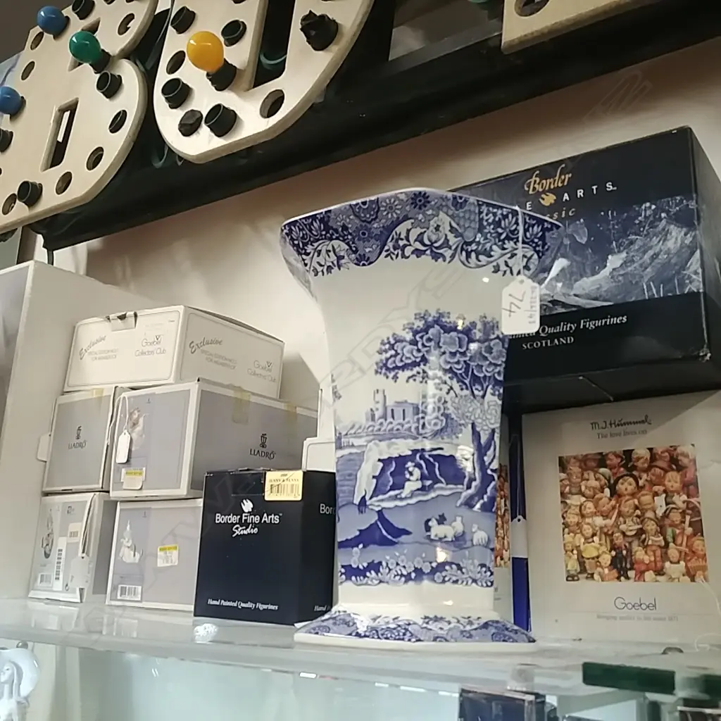 SPODE B/W VASE Image 1++