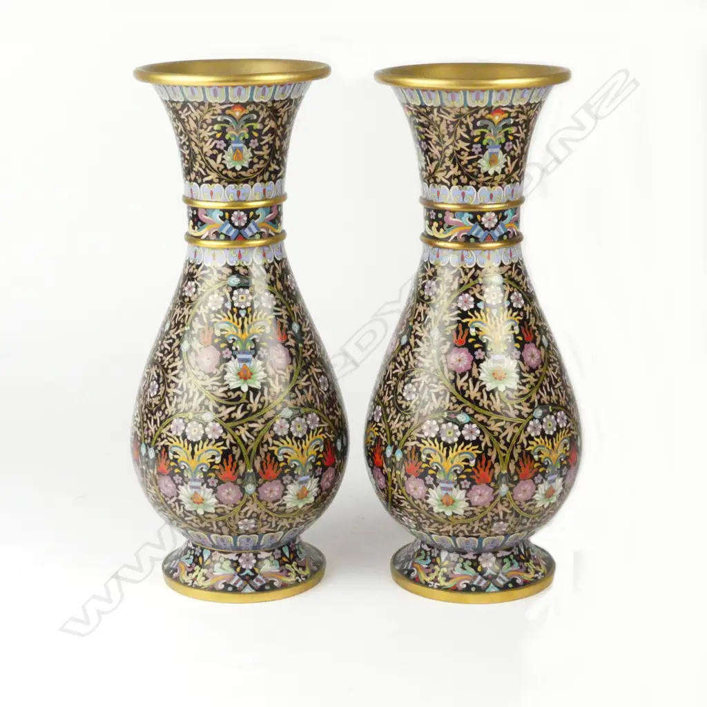 A pair of large Chinese cloisonné vases Image 1++
