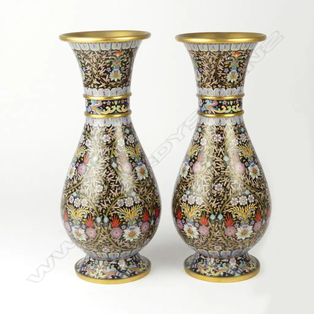 A pair of large Chinese cloisonné vases Image 1++