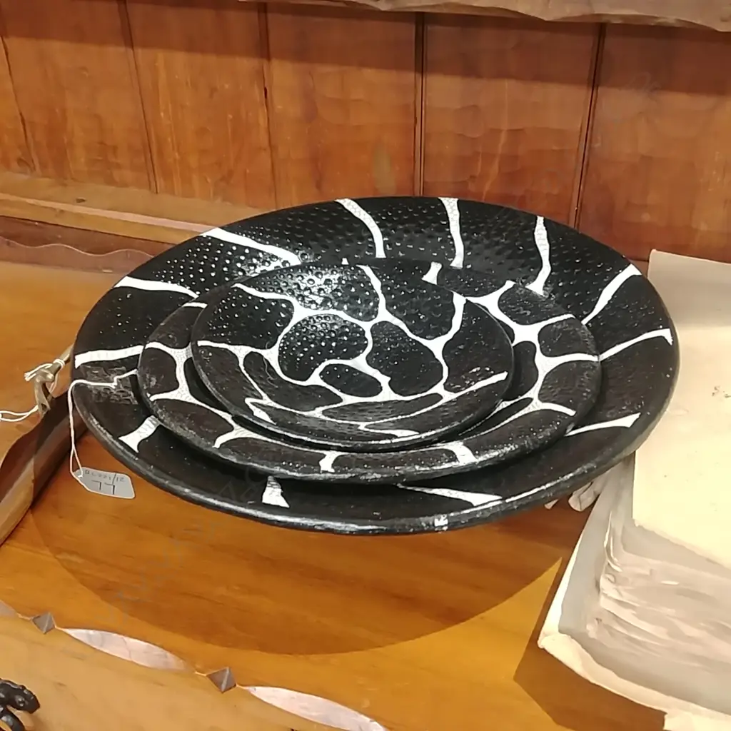 3 GRADUATED BOWLS Image 1++