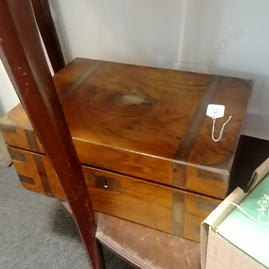 (16442) VICT. WALNUT WRITING SLOPE Image 1++