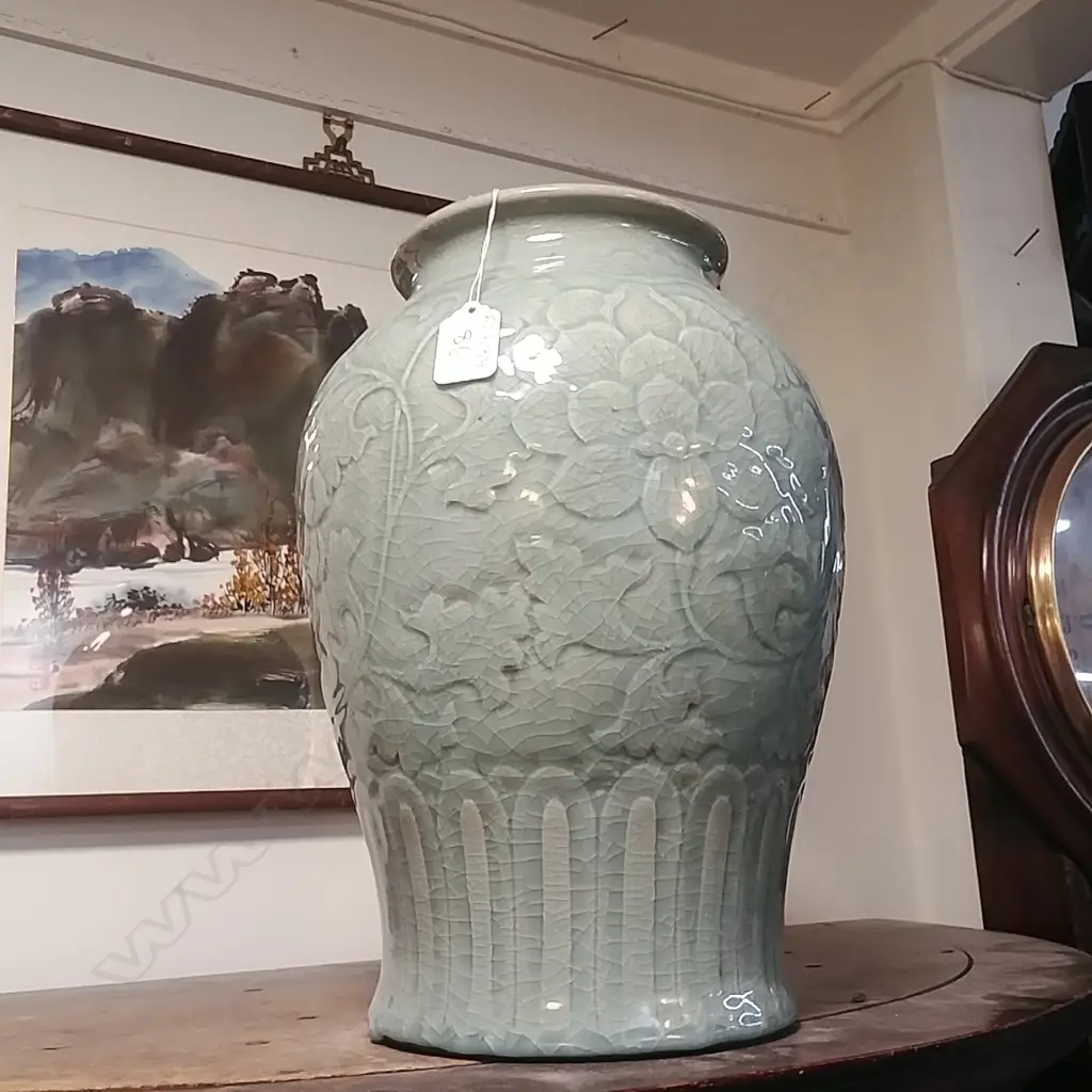 LGE THAI CELADON VASE Image 1++