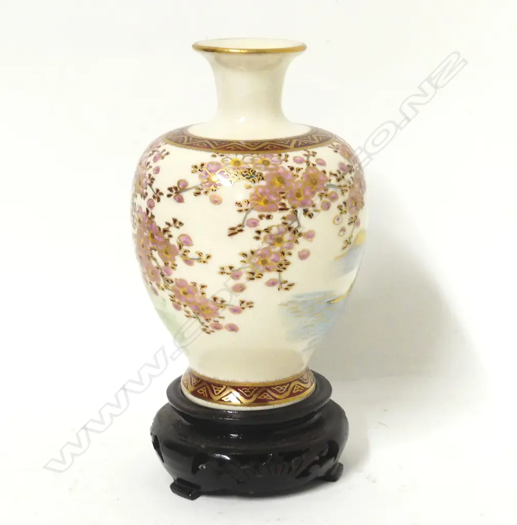 A Japanese Satsuma vase Image 1++